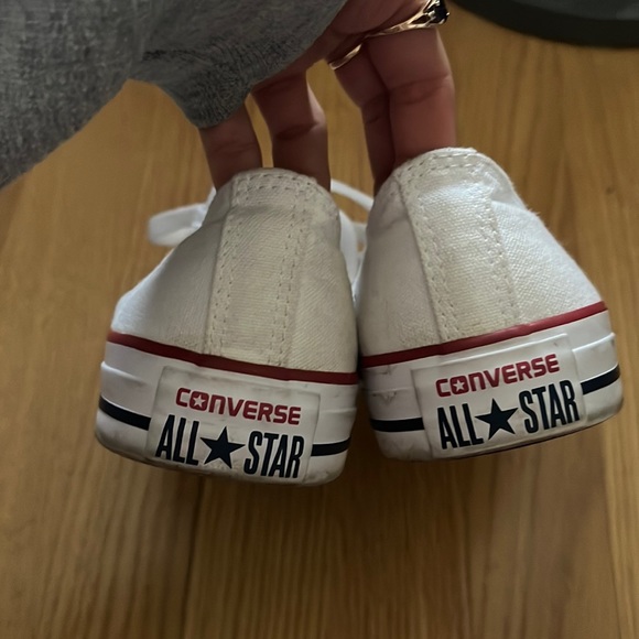 White low top converse size 7 - Picture 3 of 5